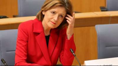 Dreyer kritisiert einseitiges Aufk&uuml;ndigen der Impfpflicht f&uuml;r Pflegekr&auml;fte