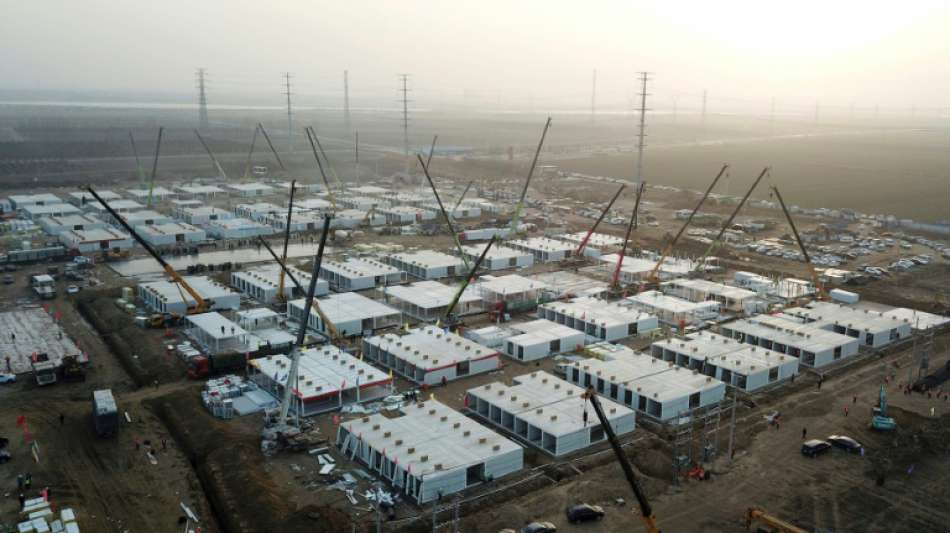 Hunderte Arbeiter bauen riesiges Quarant&auml;ne-Zentrum in chinesischem Shijiazhuang