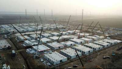 Hunderte Arbeiter bauen riesiges Quarant&auml;ne-Zentrum in chinesischem Shijiazhuang