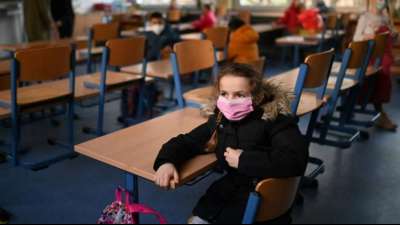 Kinder&auml;rzteverband f&uuml;r Ende der Maskenpflicht an Schulen