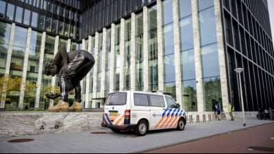 Verd&auml;chtige im Mordfall von Kriminalreporter de Vries bleiben in Haft
