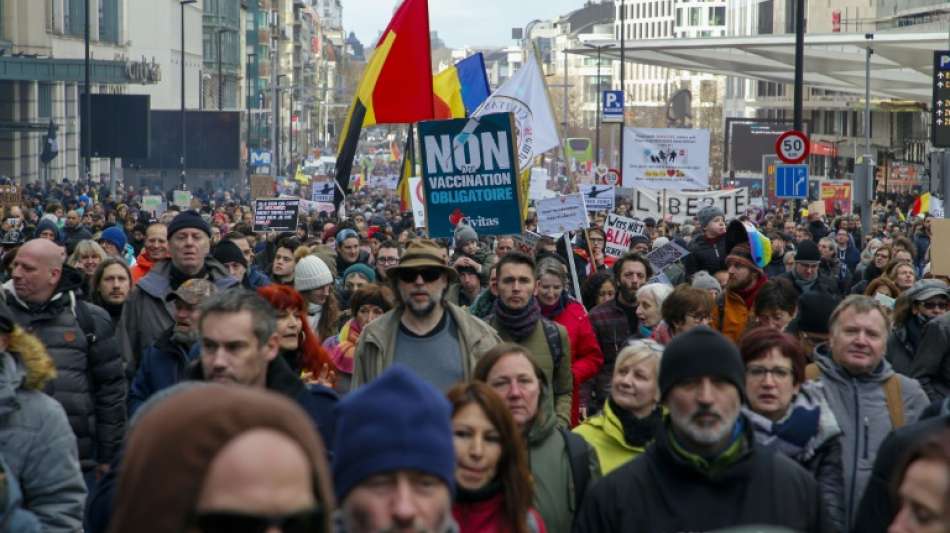 Tausende protestieren in Br&uuml;ssel gegen Corona-Ma&szlig;nahmen