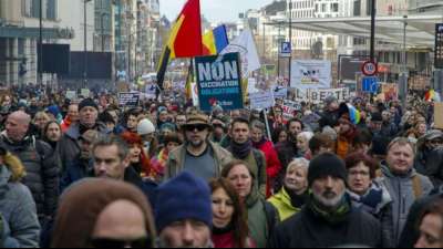 Tausende protestieren in Br&uuml;ssel gegen Corona-Ma&szlig;nahmen