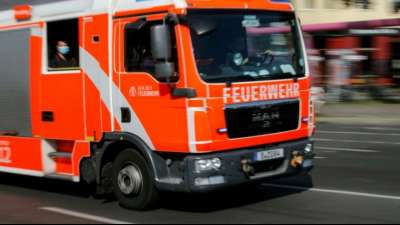 Neun Schwerverletzte bei Unfall mit Reisebus auf Autobahn in Brandenburg