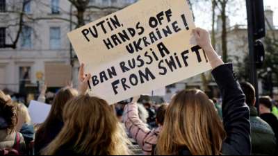 Westliche Verb&uuml;ndete schlie&szlig;en russische Banken aus Swift aus