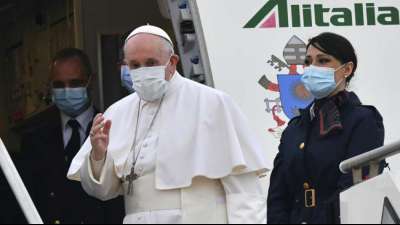 Papst Franziskus zu historischem Besuch im Irak aufgebrochen