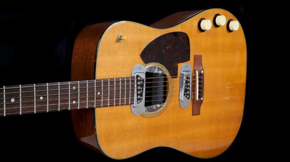 Kurt Cobains Gitarre von legendärem "Unplugged"-Konzert kommt unter den Hammer