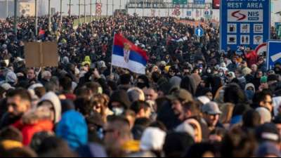 Tausende Menschen protestieren in Serbien gegen geplanten Lithium-Abbau