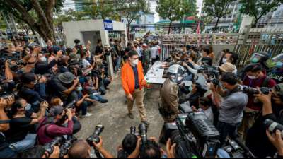 Drei Aktivisten in Thailand wegen Majest&auml;tsbeleidigung in Untersuchungshaft