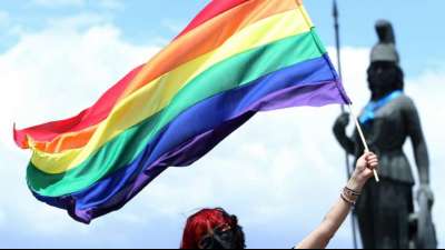 UEFA: Keine Regenbogen-Werbung in Baku und St. Petersburg