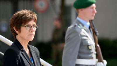 Kramp-Karrenbauer stellt Bundeswehr-Einsatz in Mali in Frage