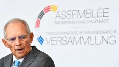 Sch&auml;uble sieht Mitverantwortung von Merkel f&uuml;r Laschets schlechte Umfragewerte