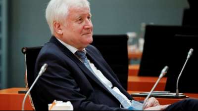 Seehofer fordert besseren Schutz von Sinti und Roma vor Diskriminierung