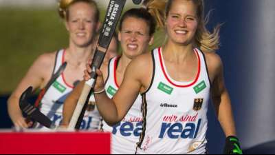 Hockey-Frauen ziehen souver&auml;n ins EM-Halbfinale ein