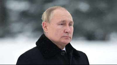 Macron und Putin versichern sich laut Elys&eacute;e gegenseitig Willen zur Deeskalation
