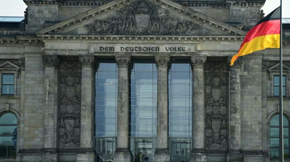 Neuer Bundestag zu konstituierender Sitzung zusammengekommen