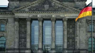 Neuer Bundestag zu konstituierender Sitzung zusammengekommen