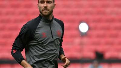 Eriksen bekommt Defibrillator - Rettung durch deutschen Arzt