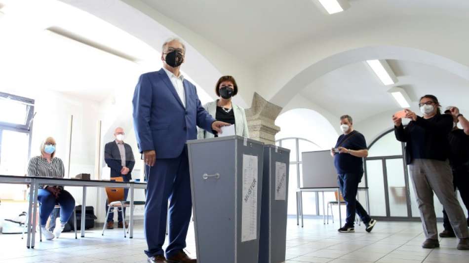 Sachsen-Anhalts Ministerpr&auml;sident Haseloff gibt bei Landtagswahl Stimme ab