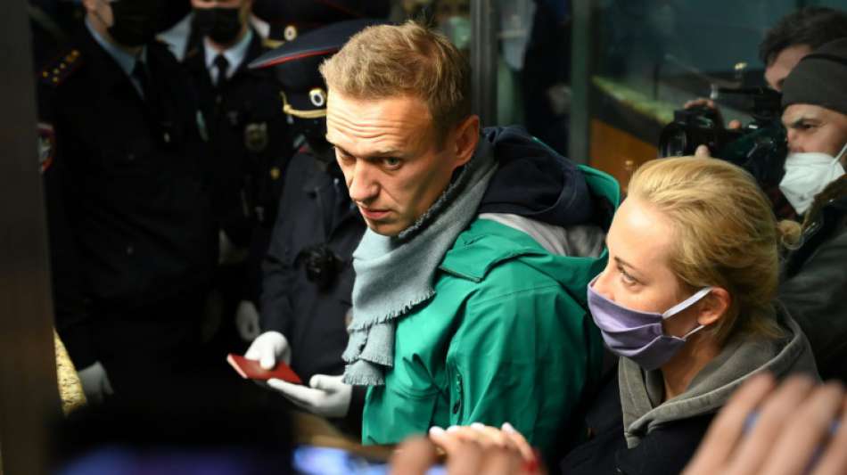 Kreml-Kritiker Nawalny kurz nach Ankunft auf Moskauer Flughafen festgenommen
