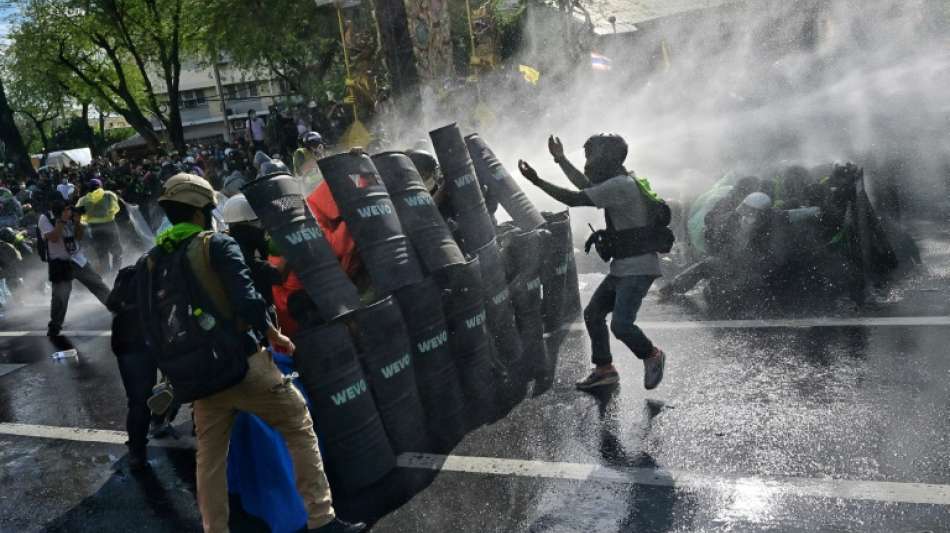 Bangkok: Die China-Polizei schie&szlig;t auf Demokratie-Aktivisten