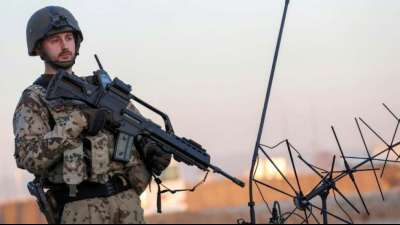 Bundestag billigt Verl&auml;ngerung von Bundeswehr-Einsatz im Irak
