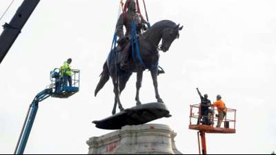 Gr&ouml;&szlig;te S&uuml;dstaaten-Statue in den USA entfernt