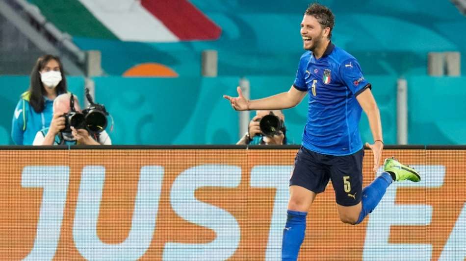 Locatelli mit Doppelpack: Italien setzt Superserie fort und st&uuml;rmt ins EM-Achtelfinale