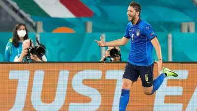 Locatelli mit Doppelpack: Italien setzt Superserie fort und st&uuml;rmt ins EM-Achtelfinale