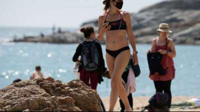 Spanien streicht Maskenpflicht auf dem eigenen Strandtuch