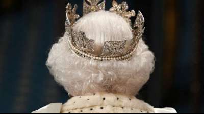 Scholz gratuliert Queen Elizabeth zum Thronjubil&auml;um