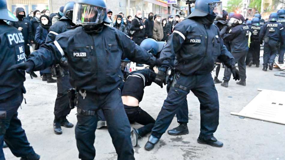 Ausschreitungen bei 1. Mai-Demonstration in Berlin