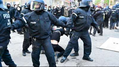 Ausschreitungen bei 1. Mai-Demonstration in Berlin