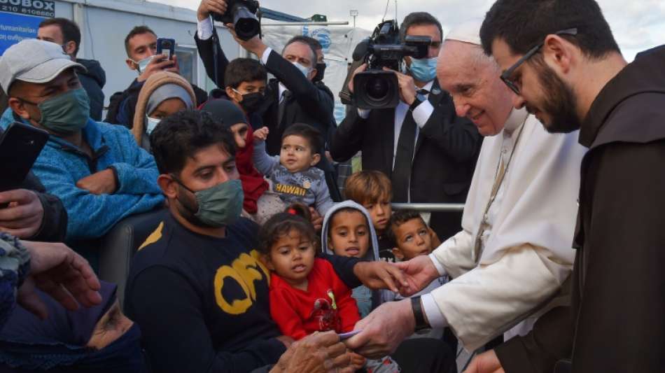 Papst nennt Umgang mit Fl&uuml;chtlingen bei Lesbos-Besuch "Schiffbruch der Zivilisation"