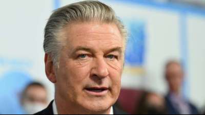 Alec Baldwin zielte bei Proben f&uuml;r Filmszene direkt auf die Kamera