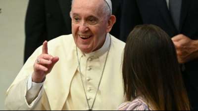 Papst weist Spekulationen &uuml;ber R&uuml;cktritt zur&uuml;ck