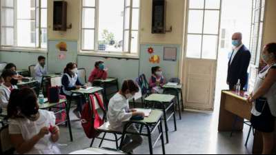 Gericht kippt Schulschlie&szlig;ungen wegen Corona in Buenos Aires