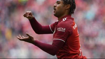 Bayern und BVB souver&auml;n, Freiburg versch&auml;rft Wolfsburg-Krise