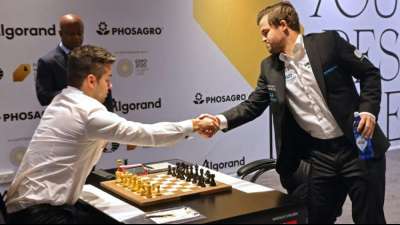 Schach-WM: Carlsen fehlt ein Sieg zur Titelverteidigung