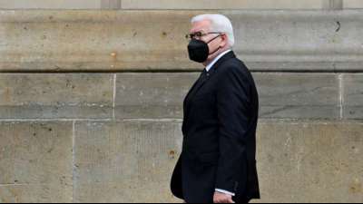 Steinmeier spricht von Corona-Pandemie als einer "dunklen Zeit" 