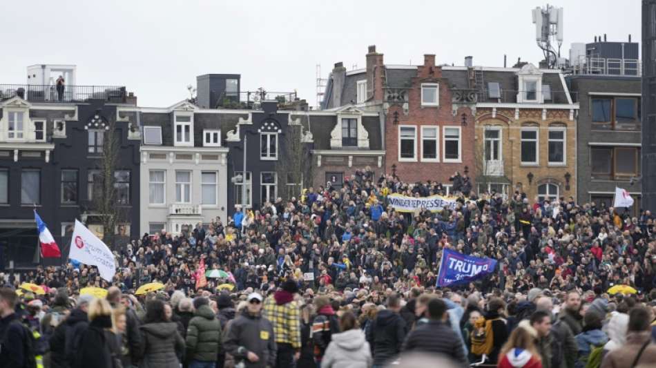 Tausende in Amsterdam demonstrieren gegen Corona-Lockdown in den Niederlanden