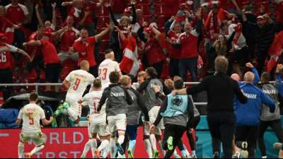 D&auml;nemark dank belgischer Sch&uuml;tzenhilfe im Achtelfinale