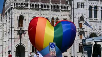 Ungarische Aktivisten protestieren gegen umstrittenes Gesetz zu Homosexualit&auml;t
