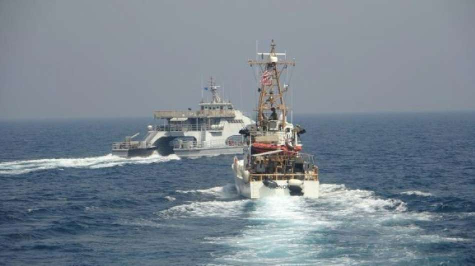 US-Schiff feuert Warnsch&uuml;sse in Richtung iranischer Boote ab