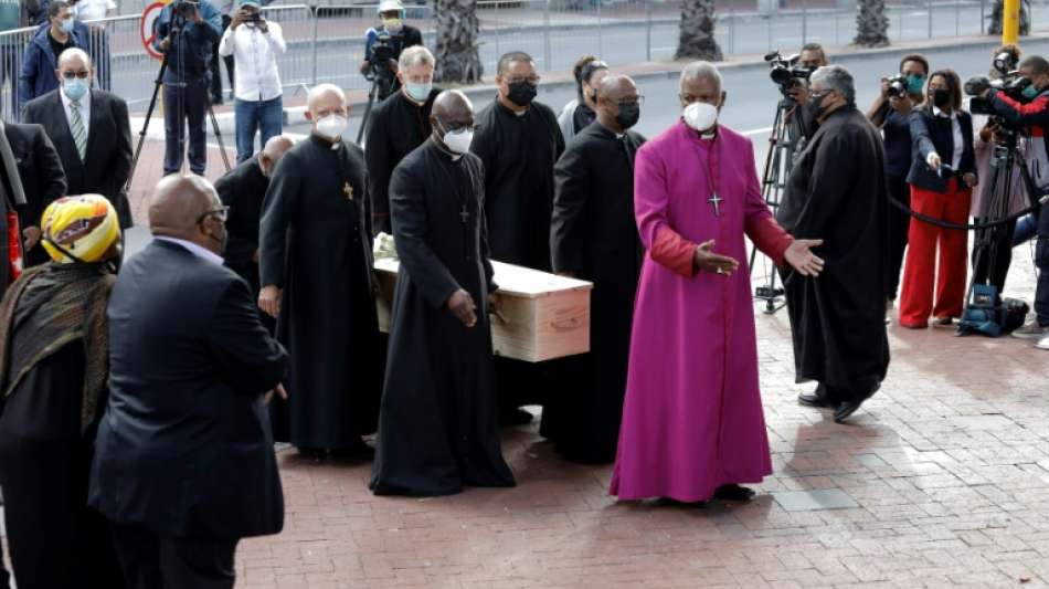 Tutus Leiche in Kathedrale in Kapstadt aufgebahrt