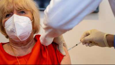 Jeder F&uuml;nfte in Deutschland hat erste Impfung gegen Coronavirus