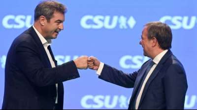 CSU-Parteitag st&auml;rkt Laschet den R&uuml;cken f&uuml;r Wahlkampf-Schlussspurt