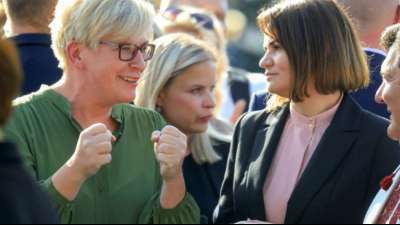 Tichanowskaja zeigt sich ein Jahr nach angeblichem Lukaschenko-Sieg k&auml;mpferisch