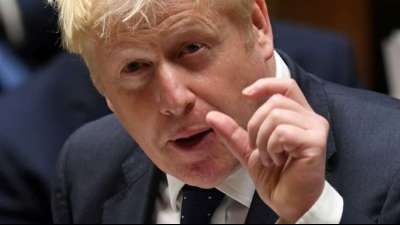 Johnson verurteilt Aktivit&auml;t von Schleppern bei &Auml;rmelkanal-&Uuml;berquerungen