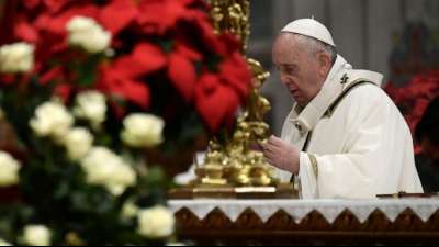 Papst ruft Menschen an Heiligabend zu Demut und Bescheidenheit auf
